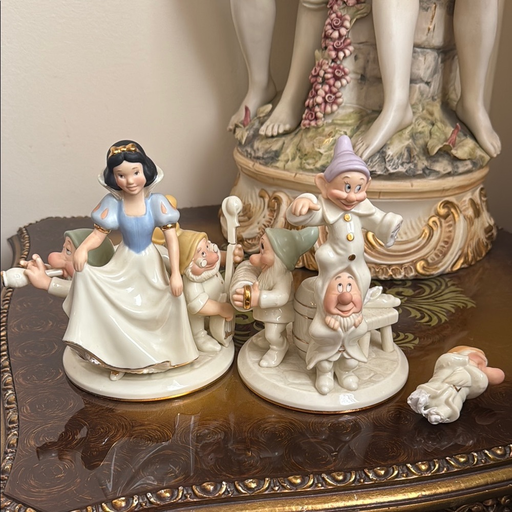 Snow White and Seven Dwarfs Figurine Set